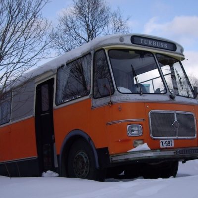 bus-in-snow
